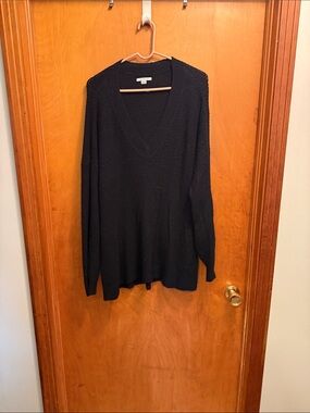 American Eagle Black V-Neck Sweater